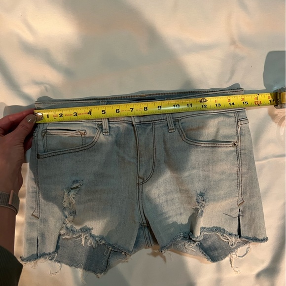 Women’s Express Mid Rise light wash distressed jean shorts, size 6 (measures 29) - Picture 7 of 7